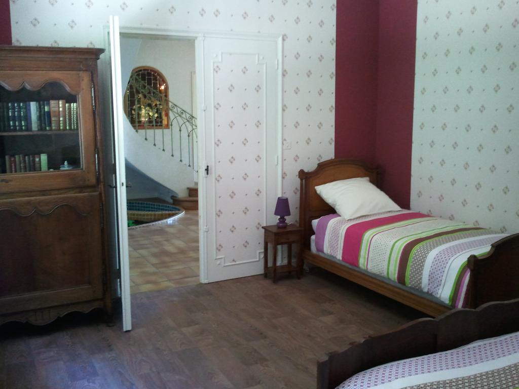 Mas Du Trezon Bed & Breakfast Cholet Bagian luar foto